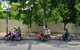 Người lao động Hà Nội vất vả mưu sinh trong nắng lửa đầu hè